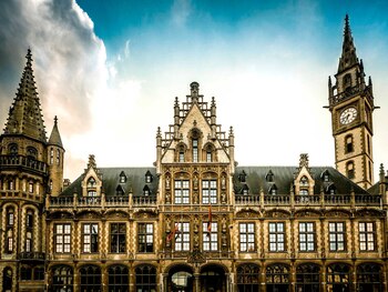 El edificio neogótico del antiguo