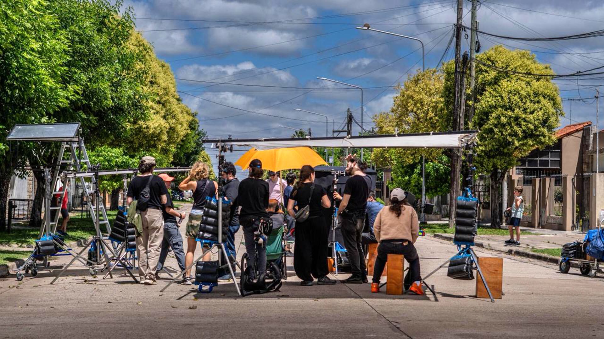 El pueblo acompañó el rodaje con curiosidad, entusiasmo y participación activa.