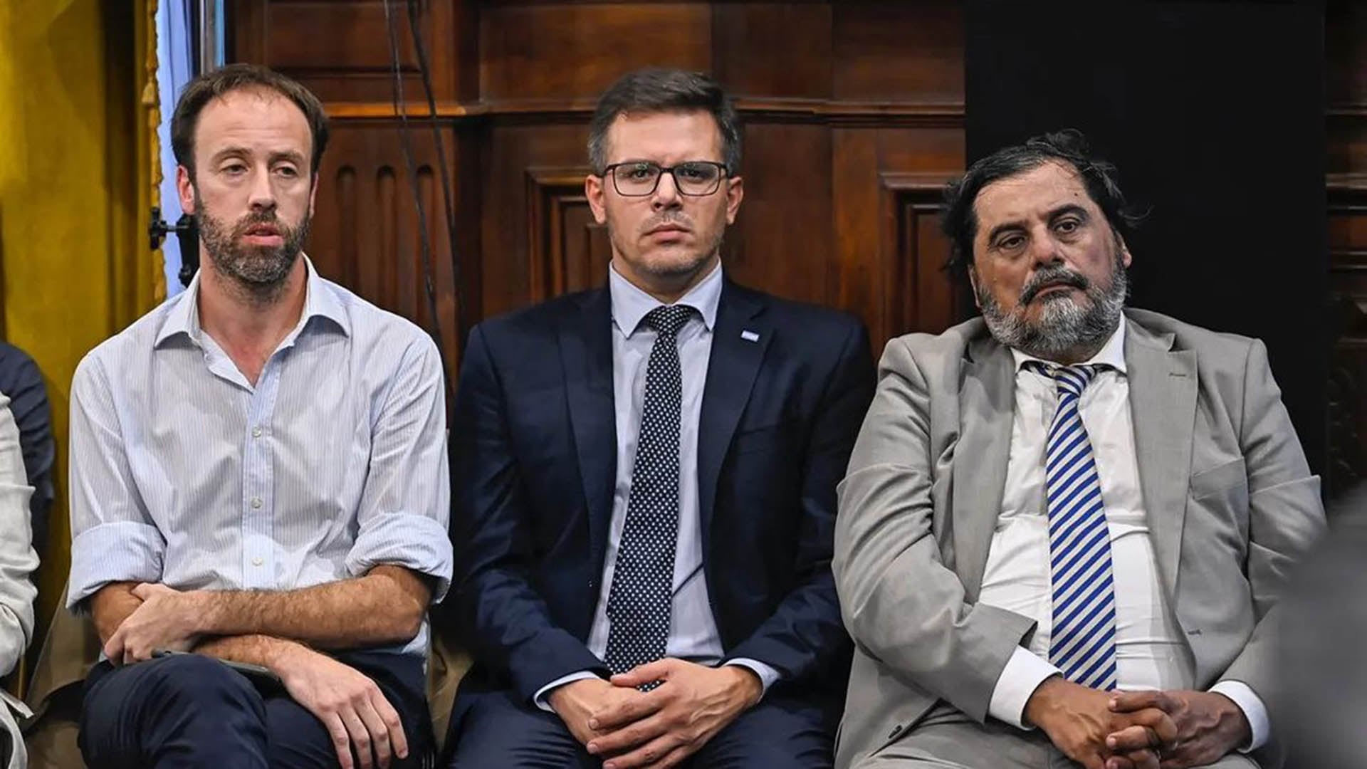 De izquierda a derecha: El ministro de Economía, Pablo López; el Asesor General de Gobierno, Pablo López y el Fiscal de Estado bonaerense, Hernán Gómez