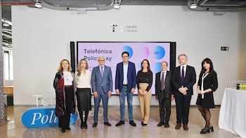 López califica a Telefónica de "clave para la soberanía digital" y aboga por reforzar la autonomía de la UE