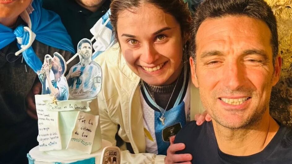 Los regalos más curiosos que recibió Scaloni en Pujato tras la final del Mundial: el tributo que lo asombró