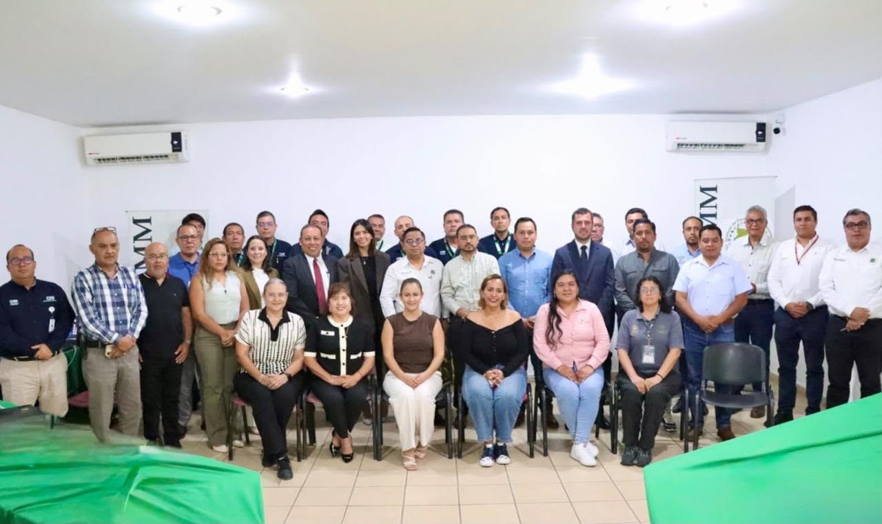 CFE refuerza la coordinación con el Gobierno de Morelos y los
municipios para prevenir riesgos y atender de manera directa
las necesidades relacionadas con el servicio eléctrico. (CFE)