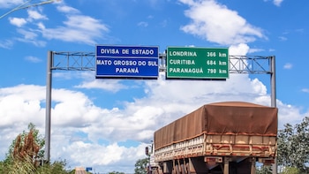 Paraguay y Brasil firmaron un acuerdo que flexibiliza los requisitos para el transporte de cargas