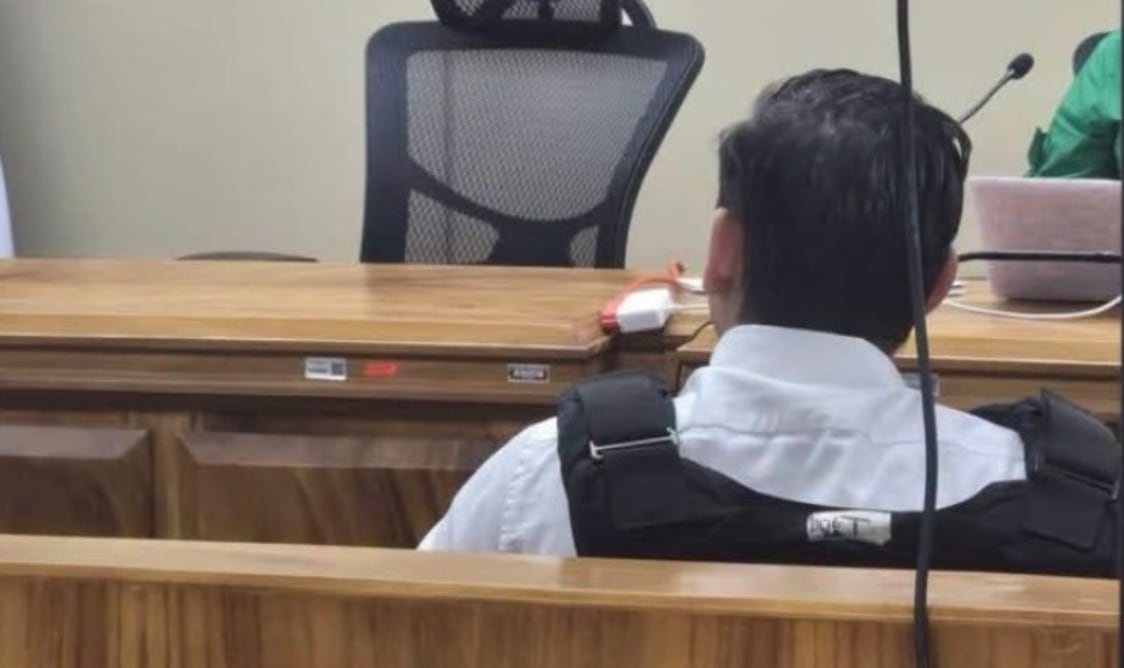 Ariel Robles llegó al segundo juicio utilizando un chaleco antibalas y acompañado por dos agentes del OIJ. (Cortesía)