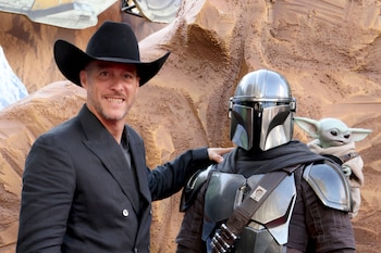 Brendan Wayne en el rodaje de 'The Mandalorian'