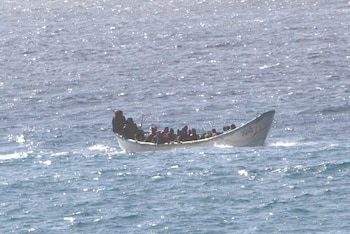 26/12/2020 December 26, 2020, Tenerife, Spain: A canoe with 61 sub-Saharan migrants on board was intercepted on Saturday while sailing towards the island of Tenerife, according to sources from the Maritime Rescue...The cayuco, located by the Salvamar Alpheratz boat, has arrived at the port of Los Cristianos with nine minors among the occupants, migrants
SOCIEDAD
Europa Press/Contacto/Mercedes Menendez