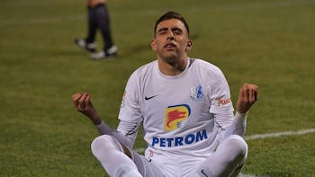 Jefté celebrando un gol durante