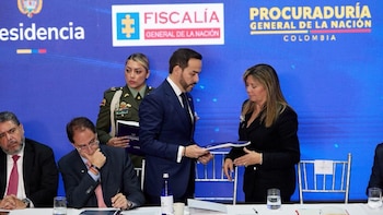La fiscal Luz Adriana Camargo se refirió a las 80 denuncias de corrupción en el Gobierno Petro que le entregó Abelardo de la Espriella: “Será objeto de valoración”