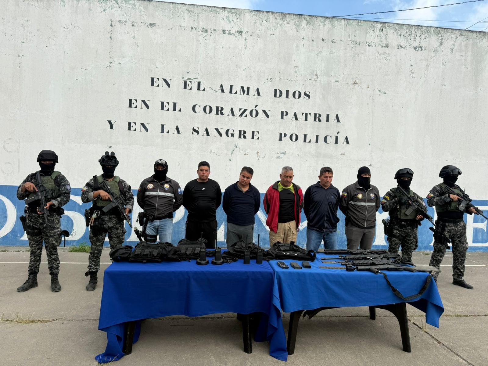 Los detenidos durante el operativo.