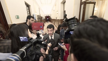 Bustinduy carga contra el alcalde socialista de Lleida por sacar el debate sobre el burka siguiendo a la ultraderecha