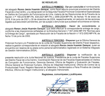 Documento oficial con cuatro artículos impresos, una firma manuscrita, el nombre del fiscal de la nación y un sello holográfico de seguridad