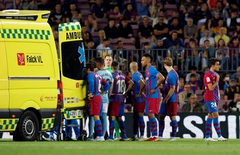 Ronald Araújo fue retirado en