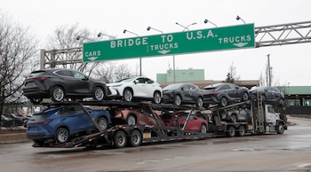 Un camión de transporte de