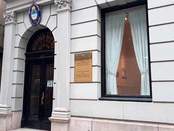 La fachada del Consulado local