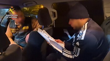 El hombre durante su detención