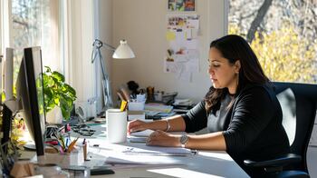 Datos sobre reestructuraciones organizacionales por adopción de IA: 53% sin cambios, 38% en evaluación, 9% ya ejecutadas