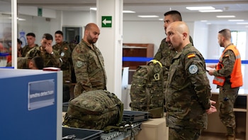 España releva la misión de Líbano y despide a la unidad de 337 militares que asumirá el liderazgo del despliegue de la ONU