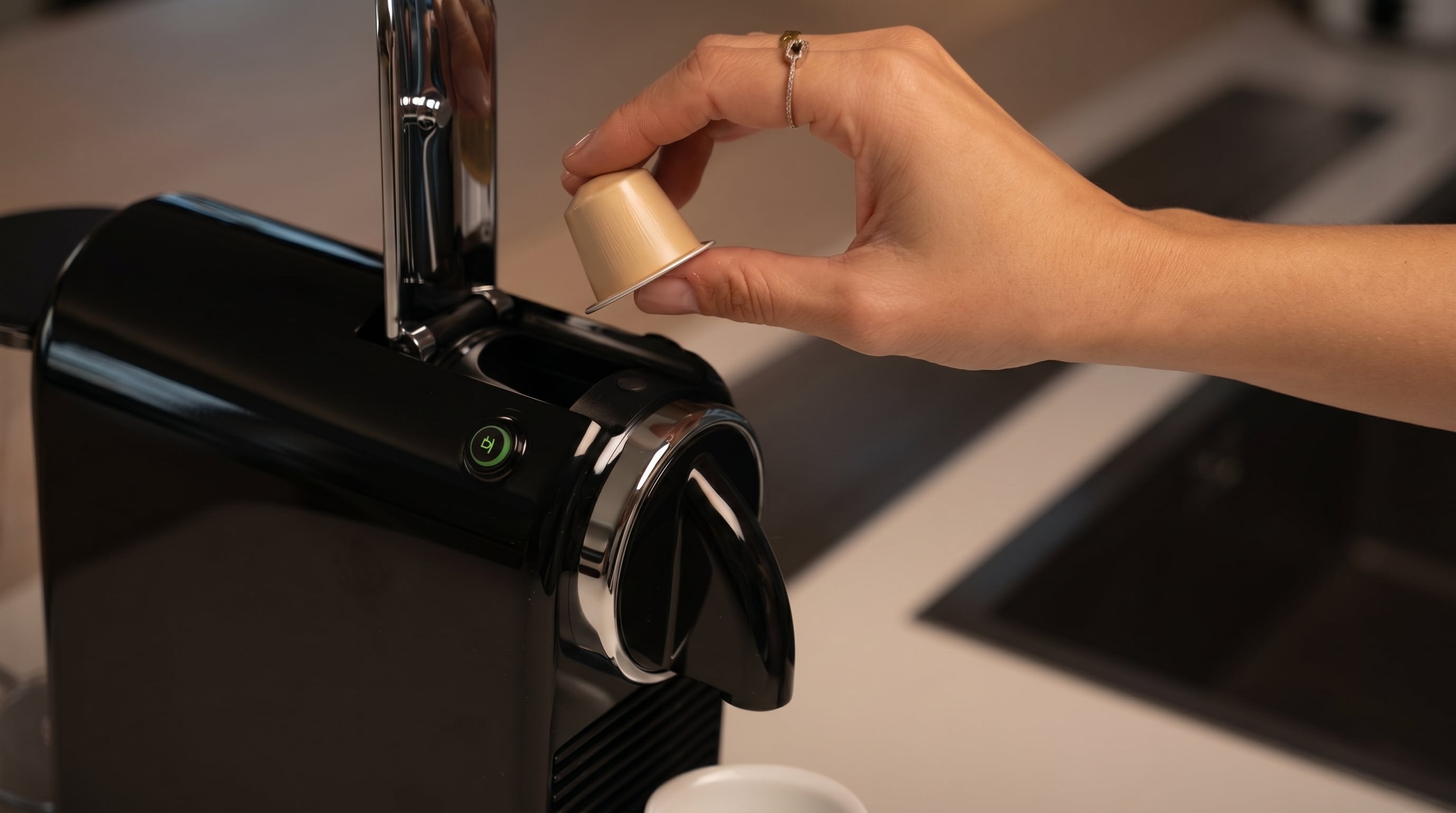 El hábito de limpiar la cafetera prolonga su vida útil y mejora el sabor del café. (Imagen Ilustrativa Infobae)
