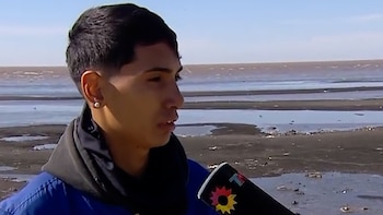 “No podían hacer nada”: el dramático relato de los familiares de los pescadores que son buscados en el Río de la Plata
