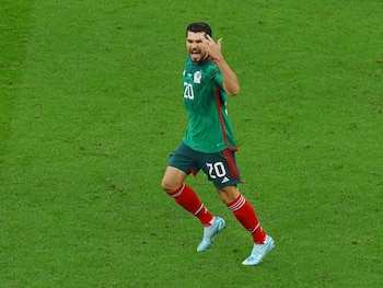 Foto de archivo de Henry Martín celebrando tras anotar un gol con la selección de México en la Copa del Mundo de Qatar. Estadio Lusail, Lusail, Qatar. 30 de noviembre de 2022.
REUTERS/Molly Darlington