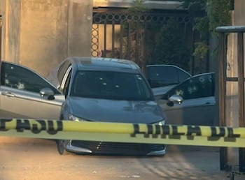 El abogado, identificado como Carlos Arturo “N”, circulaba a bordo de un Toyota Camry gris cuando fue atacado con proyectiles de arma de fuego. (Crédito: redes sociales)
