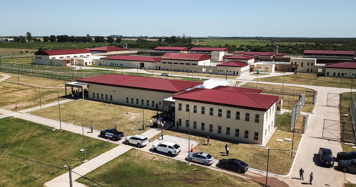 Os três retenção do Papai Noel sugeriram a descoberta defensiva para três pessoas que procuram vendas em dois falhas Os três retenção do Papai Noel sugeriram a descoberta defensiva para três pessoas que procuram vendas em dois falhas