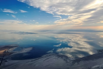 El Great Salt Lake, a pesar de ser el menos salado del ranking, es uno de los principales lagos hipersalinos de América del Norte (REUTERS/Brian Snyder)