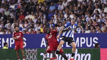 (Crónica) Espanyol y Sevilla empatan en la locura y Boyé catapulta al Alavés con un 'hat-trick'