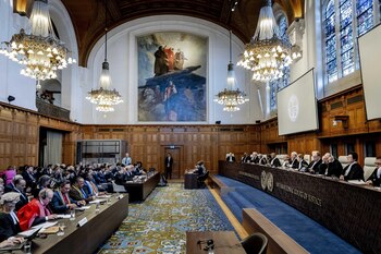 El presidente Donoghue y otros jueces, durante un fallo de la Corte Internacional de Justicia (CIJ) en La Haya, Países Bajos, sobre una solicitud de Sudáfrica de medidas de emergencia para Gaza, 26 de enero de 2024. EFE/EPA/Remko de Waal/Archivo