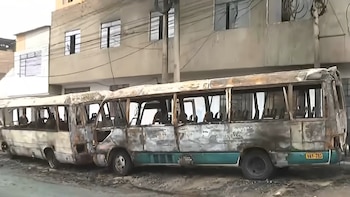 Conductor de Vipusa perdió su bus, con el que mantuvo a su familia por 13 años: dos unidades fueron incendiadas por extorsionadores
