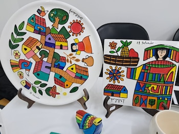 Las artesanías y el café concentran el 62% de los productos salvadoreños comercializados en el exterior bajo la modalidad de casas comercializadoras./ (Conamype)
