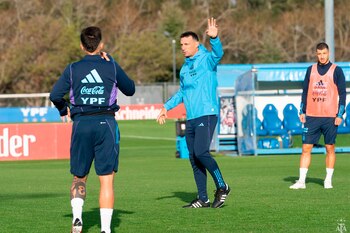 Lionel Scaloni da indicaciones en