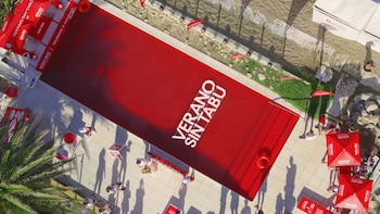 Una piscina roja en Mar