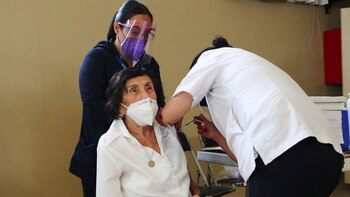Vacunación COVID-19: tres de cada