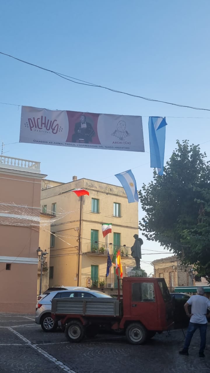 La presencia de Troilo en Archi, Italia, donde nacieron sus abuelos paternos