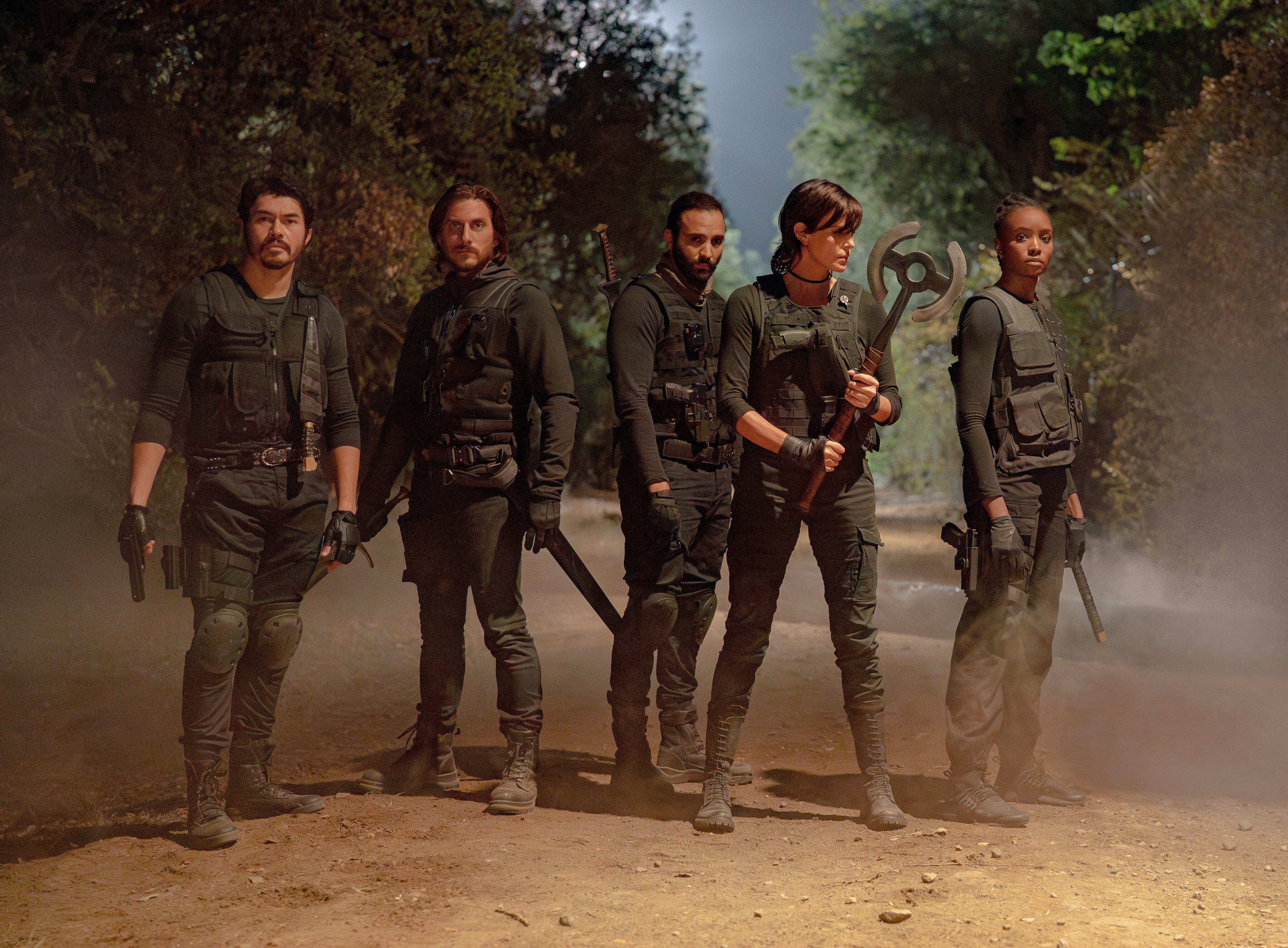 En la segunda entrega, Theron enfrenta nuevos enemigos aunque ya ha perdido su inmortalidad (Netflix)