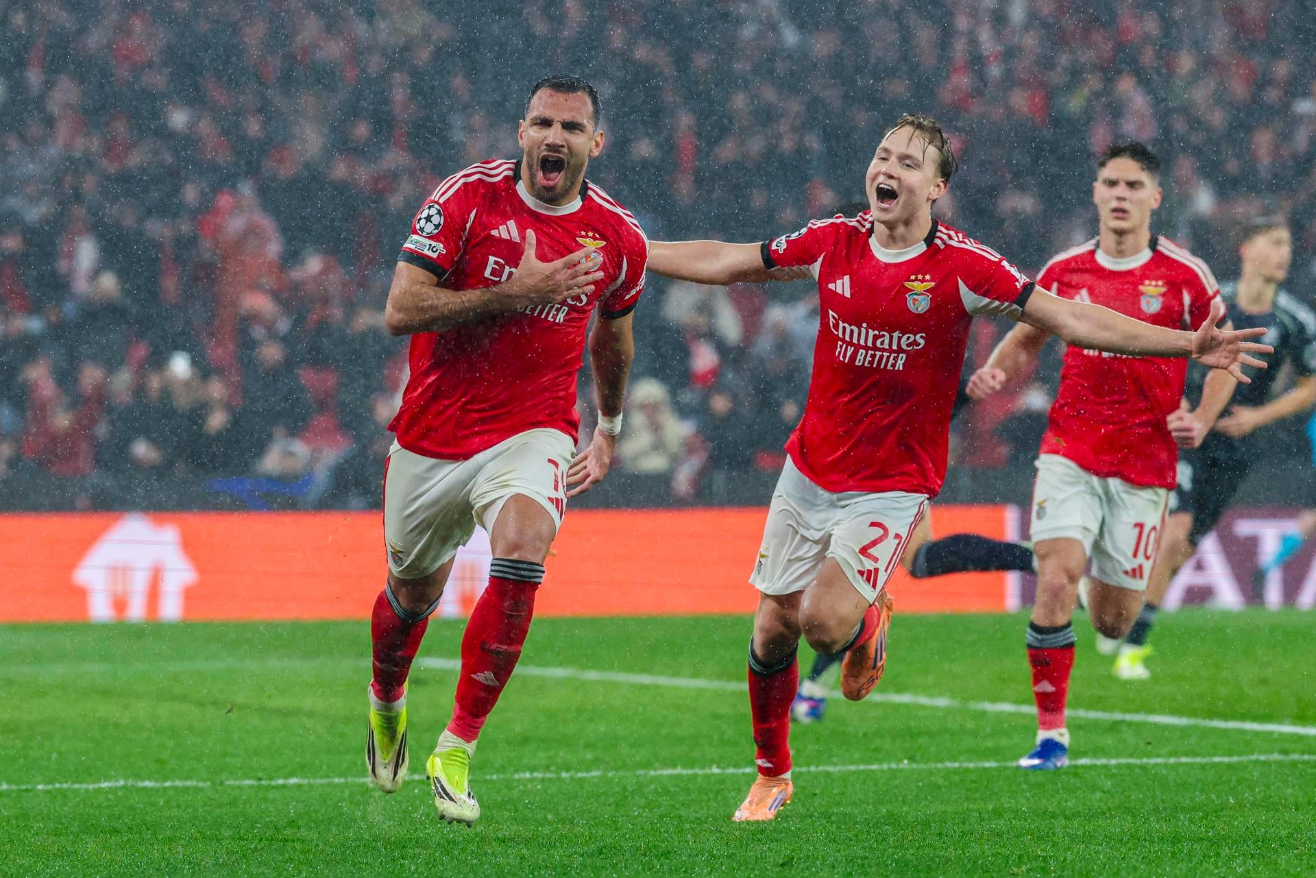 El jugador del Benfica Pavlidis celebrando su gol ante el Real Madrid (EFE/EPA/JOSE SENA GOULAO)