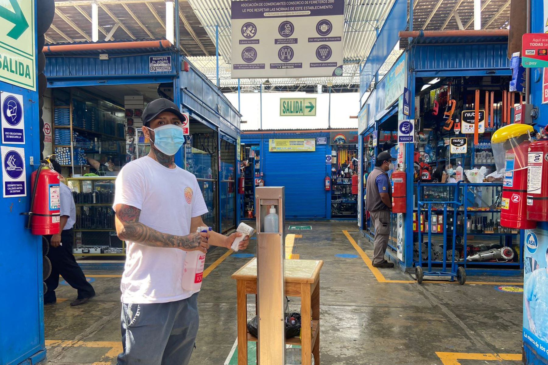 Descubre cómo estos espacios clave de Lima superaron la informalidad y la criminalidad para convertirse en modelos de gestión urbana efectiva y centros comerciales vibrantes.Foto: Andina