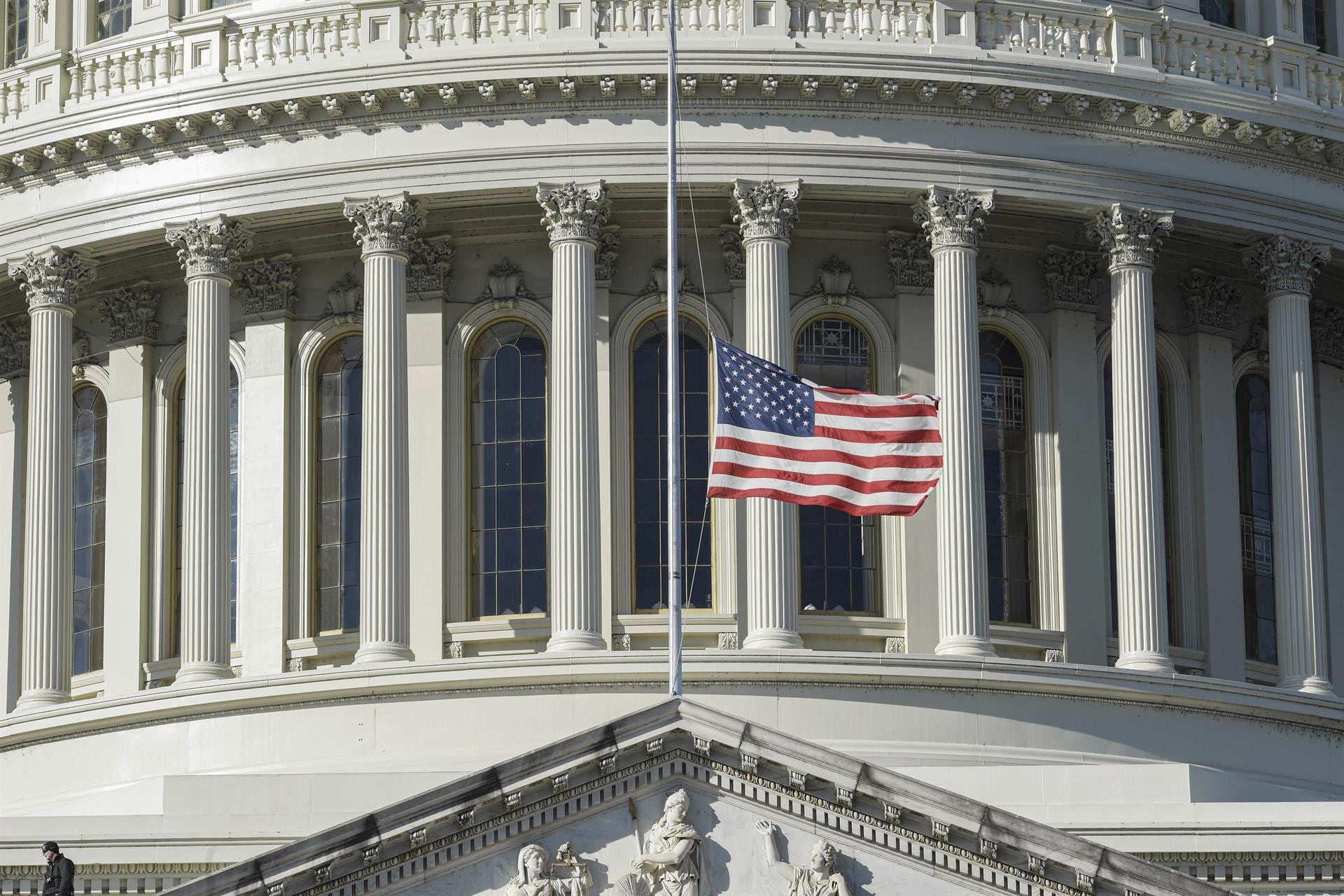 El Senado de EEUU da pasos para sancionar a países que compren petróleo y gas ruso