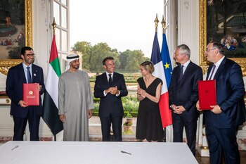 Macron y Bin Zayed, durante