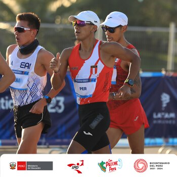 César Rodríguez, junto a Kimberly