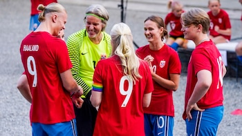 Erling Haaland jugó en el equipo de las princesas Mette-Marit e Ingrid Alexandra (Casa Real)
