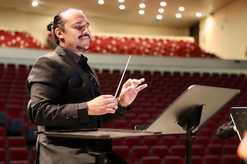 Manuel Serna es el director