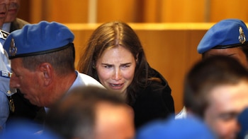 El misterioso caso de Amanda Knox: la estudiante acusada de matar a su compañera de universidad que pasó de condenada a absuelta