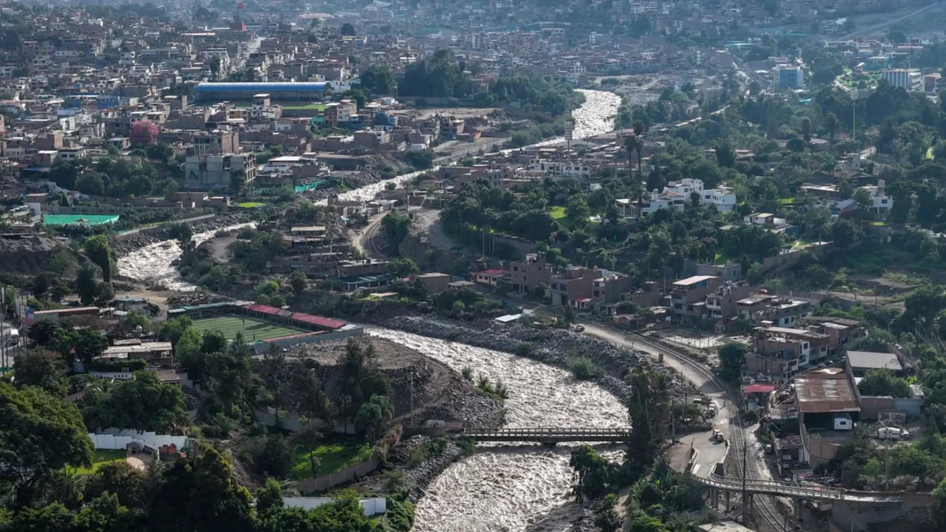 Lurigancho-Chosica limita acceso en puente Caracol ante riesgo por lluvias| Andina /Ricardo Cuba