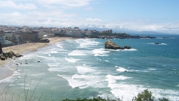 Vista general de la playa de Biarritz, en Francia