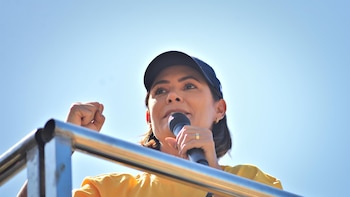 Michelle Bolsonaro descarta participar en la campaña del hijo del expresidente tras su enfrentamiento