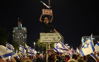 La manifestación se produjo el mismo día en que Netanyahu ha anunciado la disolución del Gabinete de Guerra (REUTERS/Eloisa Lopez)