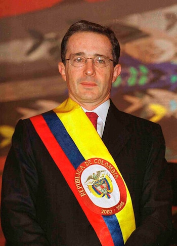 Desde la Constitución de 1991 solo se ha ganado la Presidencia colombiana en primera vuelta en contadas ocasiones, destacando la victoria de Álvaro Uribe en 2002 - crédito Colprensa
