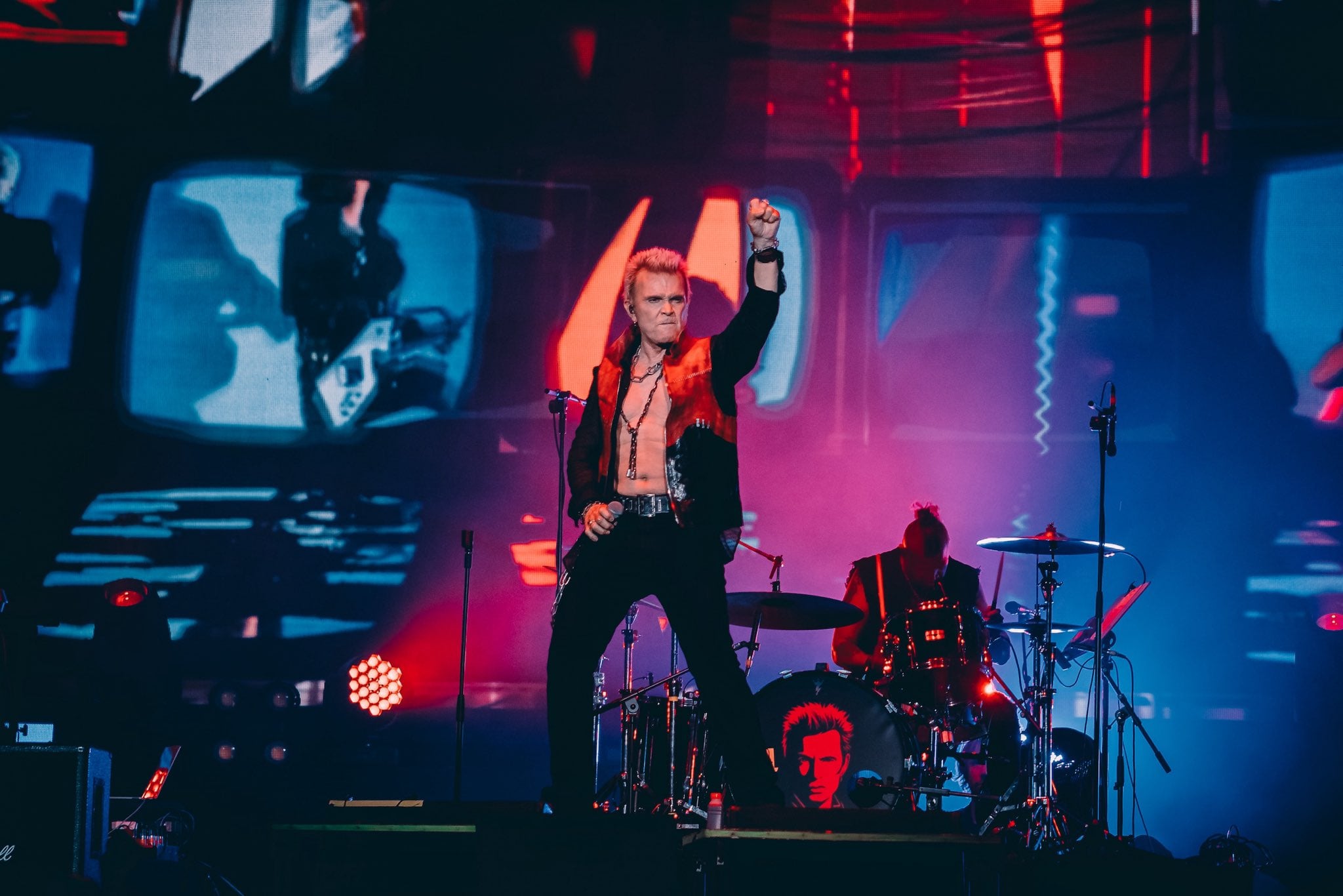 La inclusión de Billy Idol y Steve Stevens en el Salón de la Fama reconoce una colaboración clave para el sonido del rock moderno